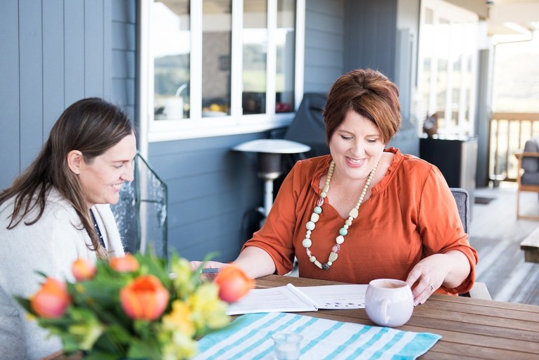 tanya-valentin-coaching-in-nz-ece-at-table